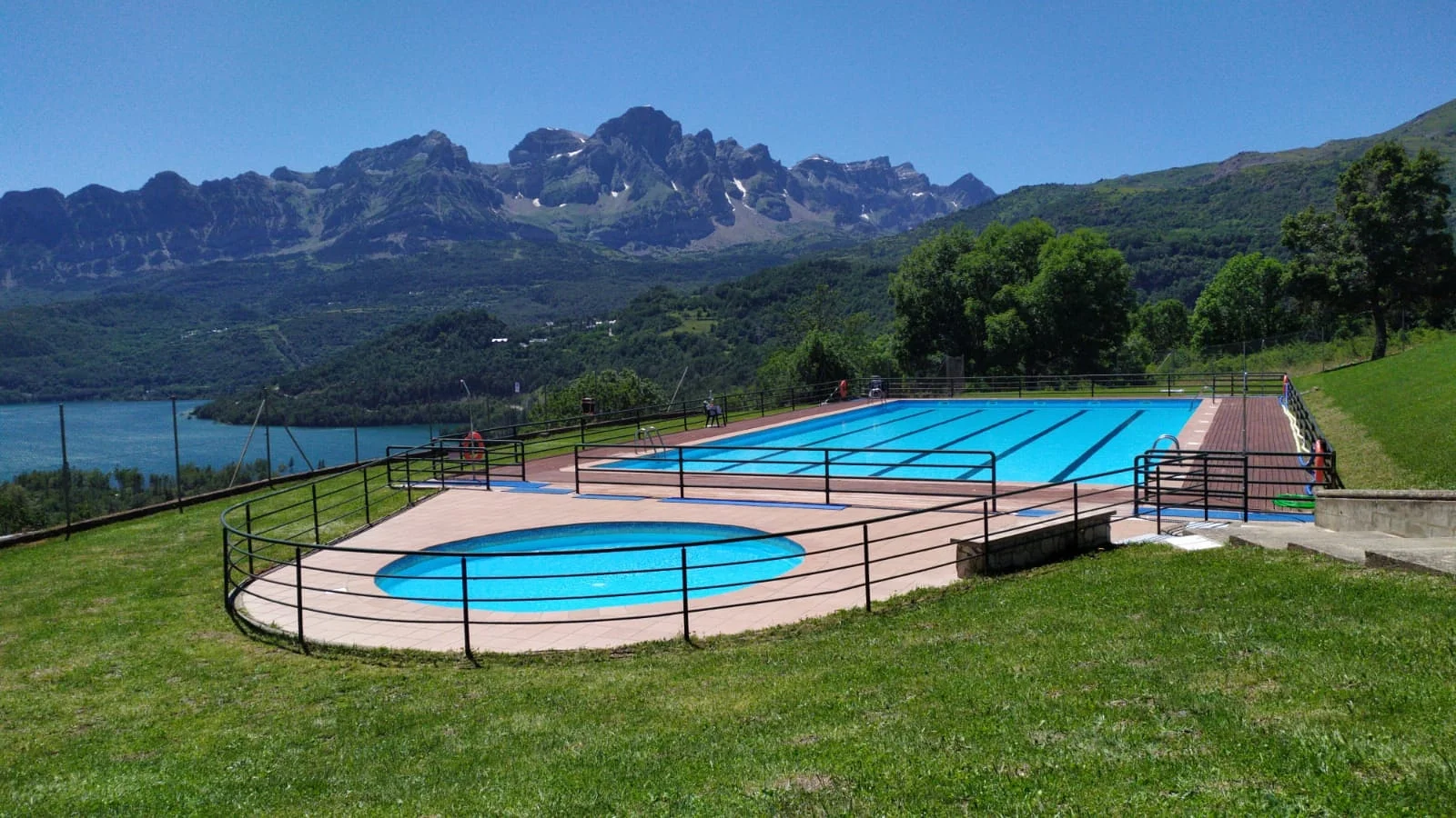 Piscina Saras